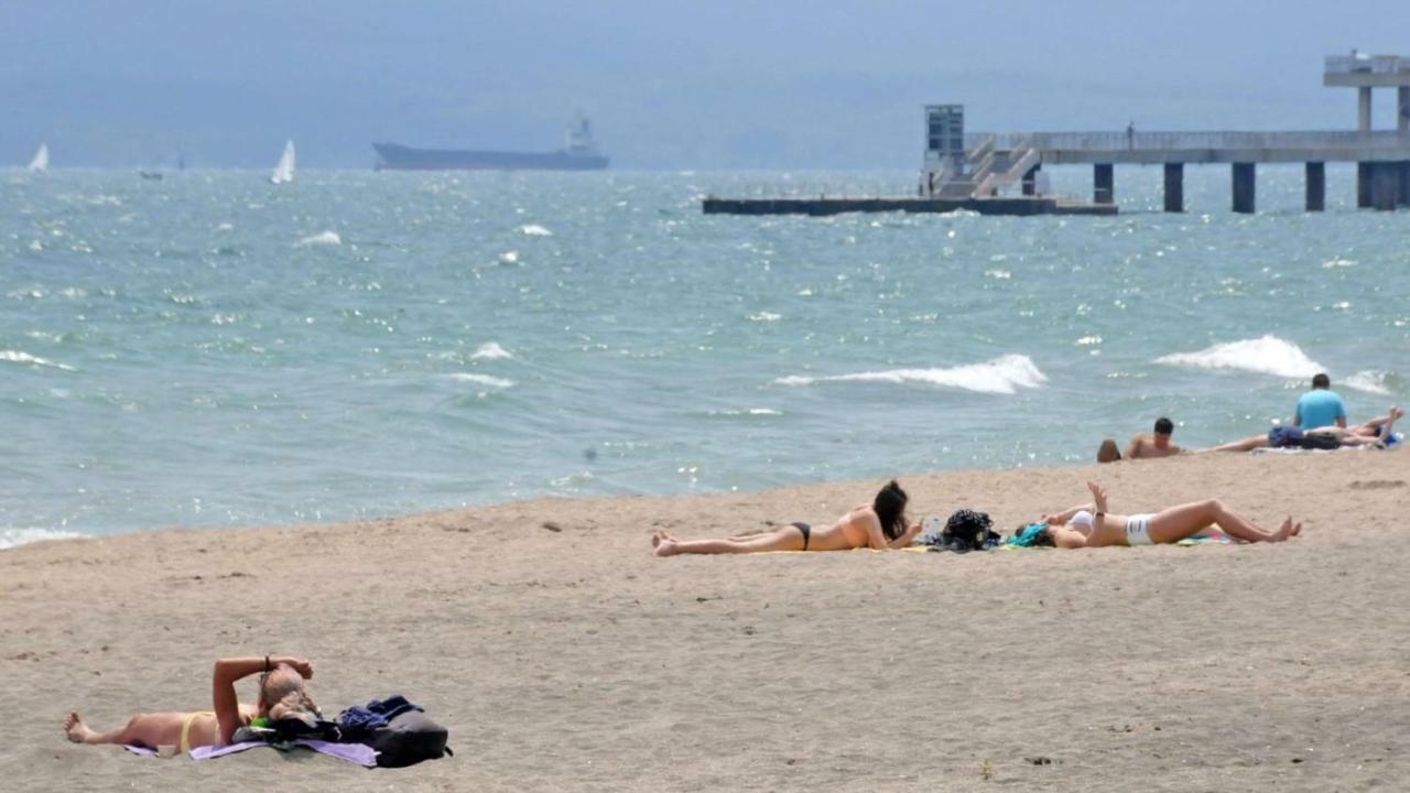 Sea Apartment Colours Burgas ภายนอก รูปภาพ