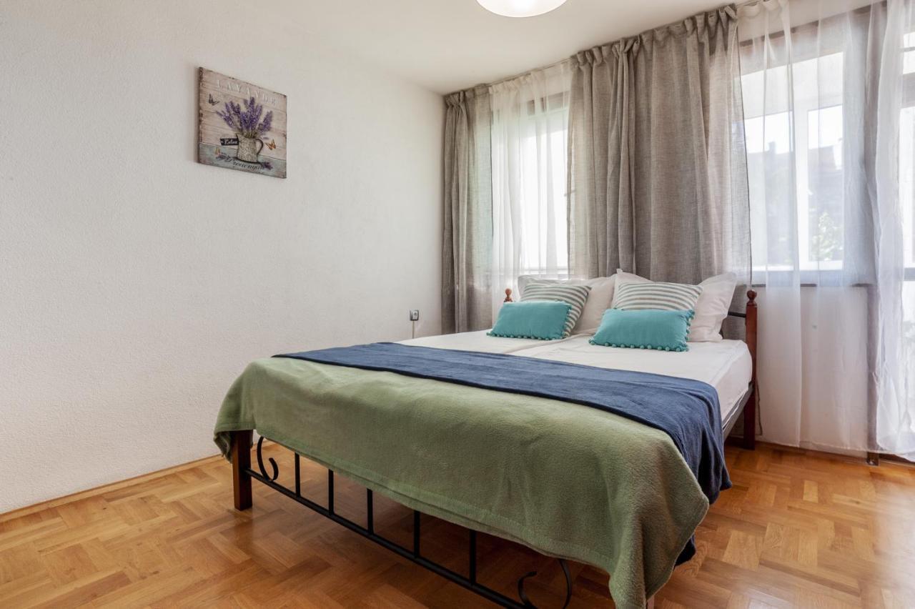 Sea Apartment Colours Burgas ภายนอก รูปภาพ